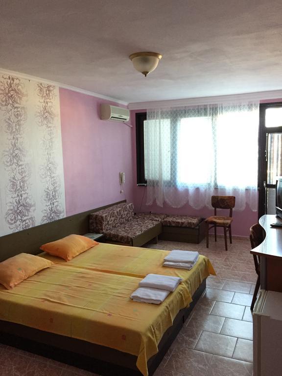 Yanis Guest House Sveti Vlas Oda fotoğraf
